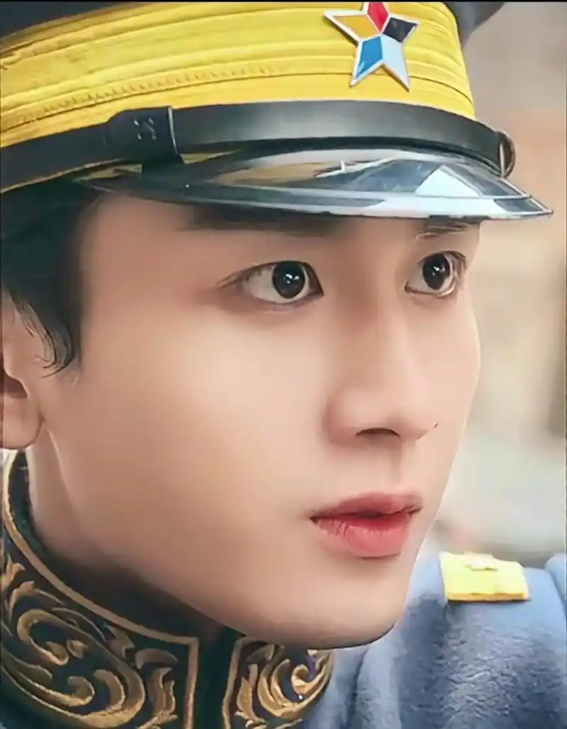 美人师座 —军装一穿一身正气,英姿飒爽 —成毅未来可期#成毅