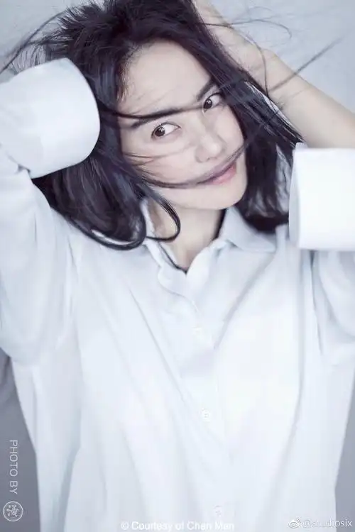 今天王菲生日,陈曼发了一张没看过的美照