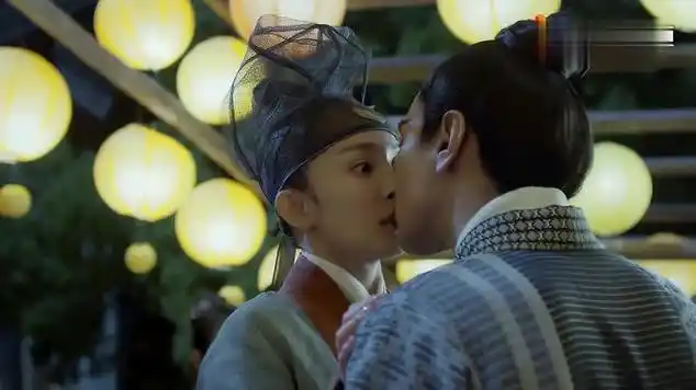 三生三世十里桃花夜华吃醋当众亲吻白浅小阿离不敢看蒙住眼