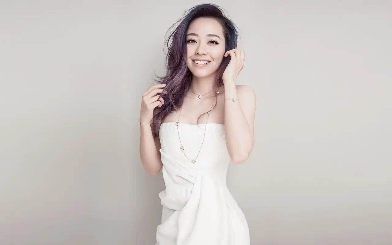 性感女神张靓颖百变造型简约时尚写真桌面壁纸第一辑