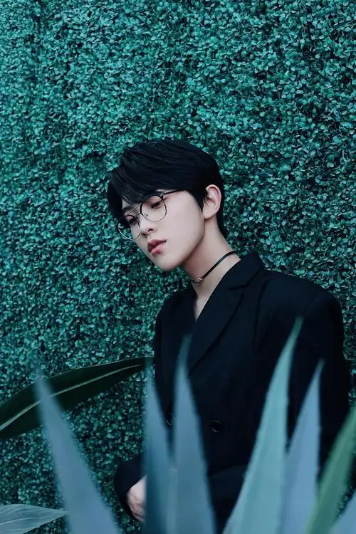 17瑞丽活动官方出图了!张星特会拍!是男的!