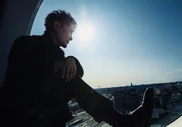 张信哲慢慢走从不荒废任何对错