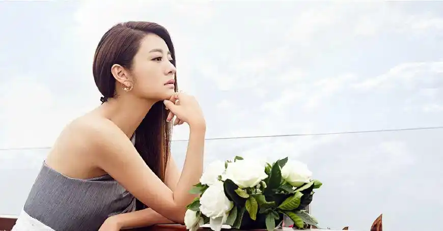 安以轩的迷人性感照,前两张气质女神,最后一张看让我着迷