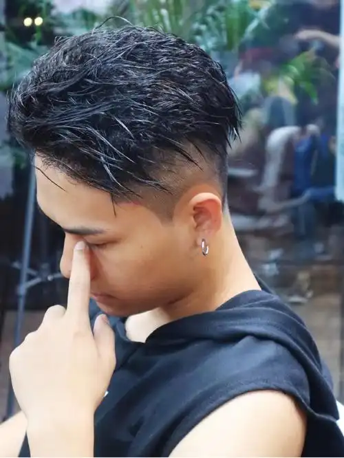 两侧铲短发型这样剪,一看就不一般,精神还有型,想不帅都难