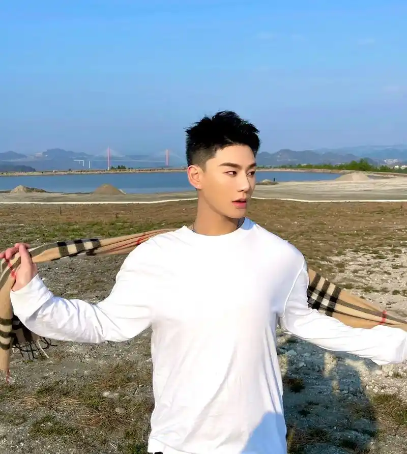 分享照片 #纯情男高 #腼腆男孩 我有一种不擅长聊天却又想 - 抖音