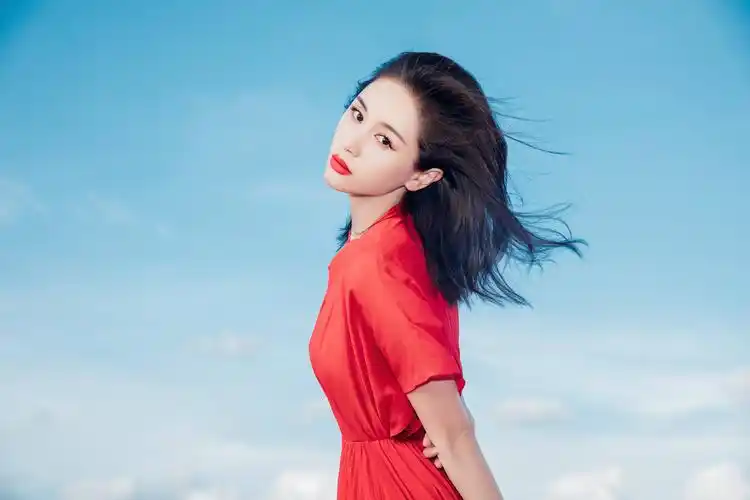 打开凤凰新闻,查看更多高清图片王子文之前参加的综艺不多,在《女儿们