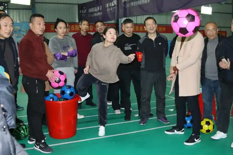 我投球的姿势美吗,像不像是一只正在舞动的蝴蝶.