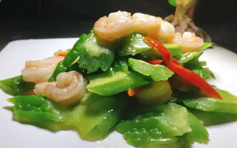 【苦瓜炒虾仁】苦瓜新吃法,搭配虾仁来炒,清热去火,夏季必不可少的一
