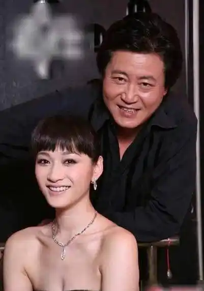 李小冉:谈十多位男友,流产两次,39岁结婚,备孕七年怀不上_东方歌舞团