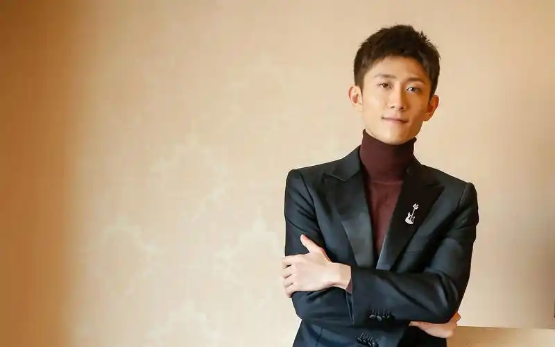 张一山帅气写真高清图片桌面壁纸