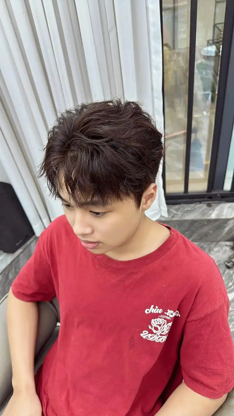 三七微分蝴蝶烫适合所有男生的发型男生凌乱感发型来了发型需要 - 抖