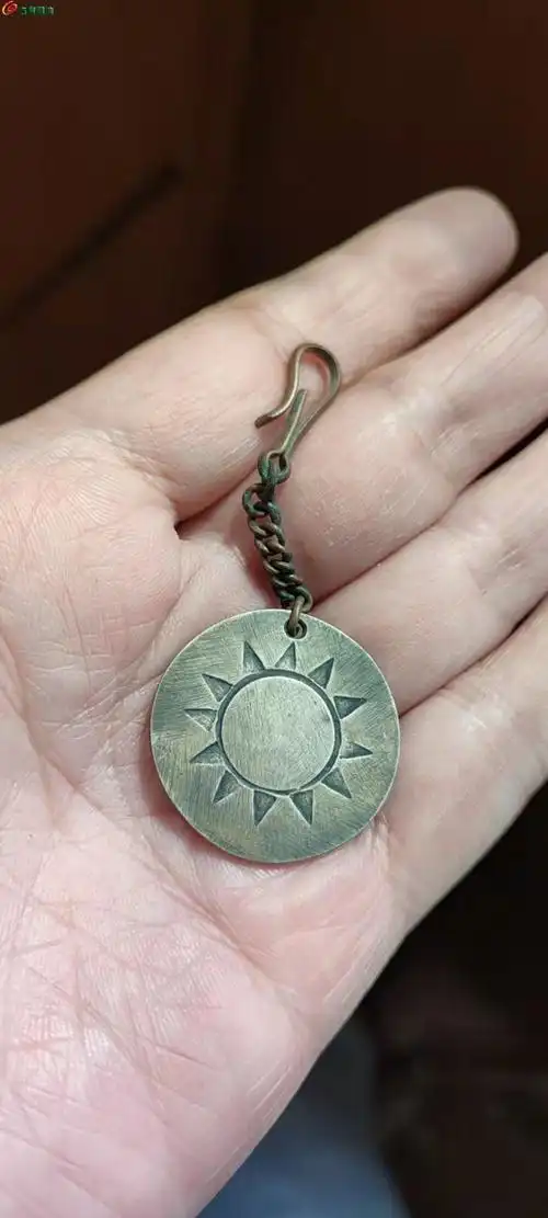 白铜质国民党徽胸章