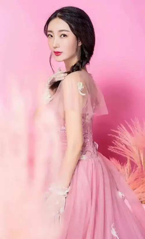 李斯丹妮高清惊艳写真,时尚俏丽!