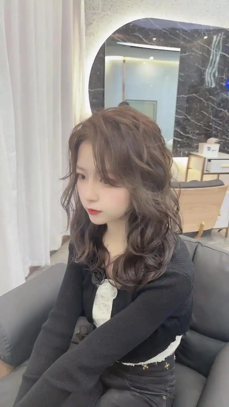 慵懒蓬松增加发量减龄时尚#慵懒法式烫 #法式慵懒卷 #发型设