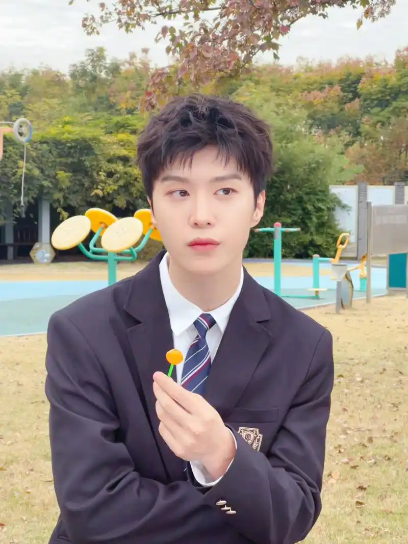 咪咕星鲜事##范丞丞制服照# 命运般的蒋翼学长范丞丞adam0616  清爽