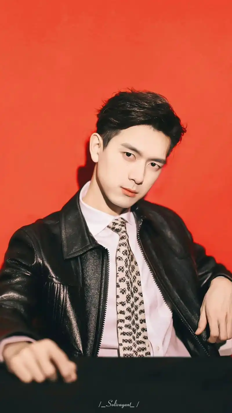 李现#西装杀 #太上头啦 #帅炸了 #霸总氛围感 #李现in - 抖音