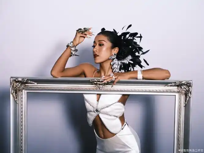 吉克隽逸鸟巢头造型#吉克隽逸《天赐的声音》最新造型看上去好潮　!