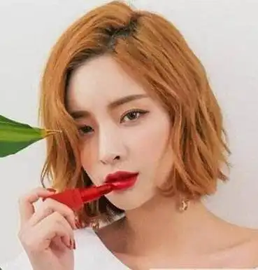 女生好看的三七分短发 更具御姐气质