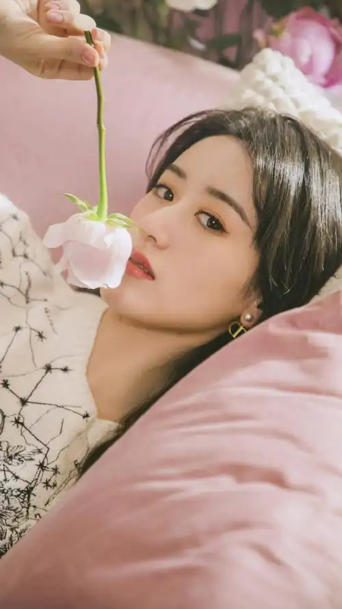 演员袁冰妍,亭亭玉立,气质温柔,来看美美哒照片