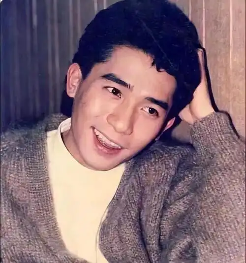 自90年代起,娱乐圈的"顶流"巨星梁朝伟和刘德华便开始了