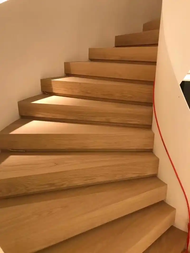 一步一台阶 引领潮流的路上永不止步#楼梯踏步 #楼梯设计 # - 抖音