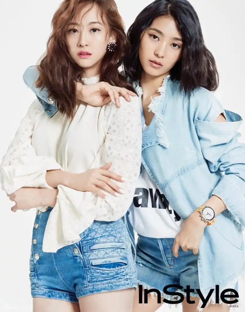 29 09:31:12 1 / 4 新浪娱乐讯 29日,韩国组合sistar成员宝拉和多顺为