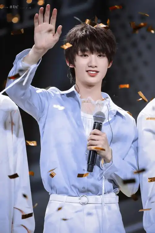 丁程鑫超话82#丁程鑫 廿四星月筑桥赴鑫河#"鑫海赋能"15站联合专项