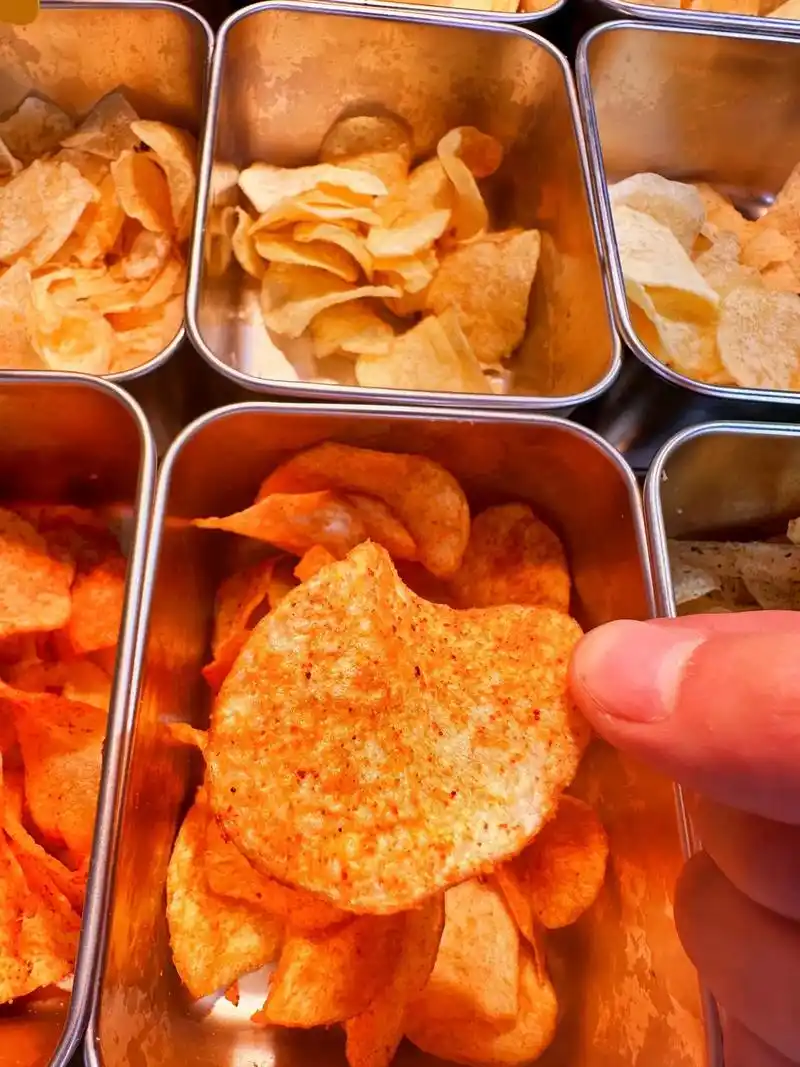 美丽水西现炸土豆片#特产美食 #网红小吃 #土豆片 #炸薯片 - 抖音