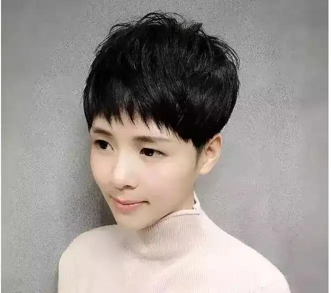 女士短发纹理烫发型