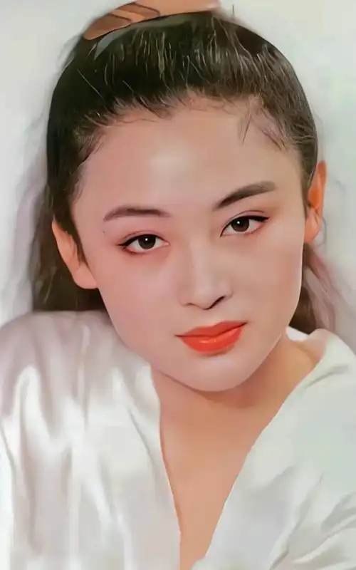 真是惊为天人,还是少女我的目光[蒙住脸]陈红的颜值鼎盛时期,妆化得真