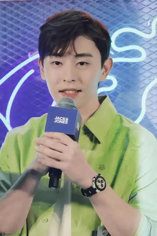 邓伦#    全世界最可爱的小灯    儿童节快乐@邓伦