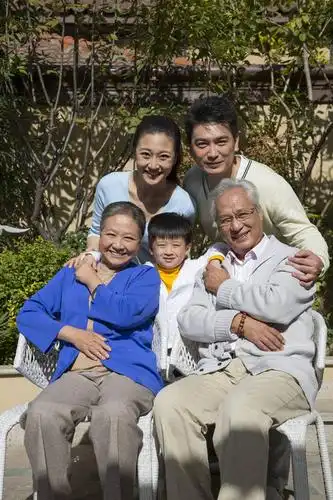 东方人,婴儿,儿童,中年人,老年人,家庭,夫妻,母亲,父亲,儿子,三代同堂