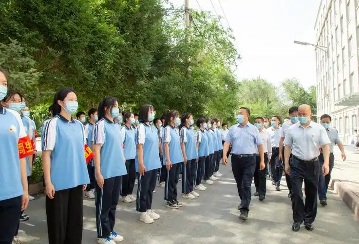 李玉鸿书记一行赴新疆工业经济学校开展主题党日活动