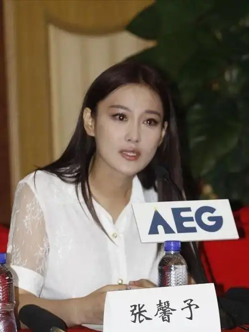 张馨予的老公何捷,原来不简单,网友:难怪能推翻黑料重新走红
