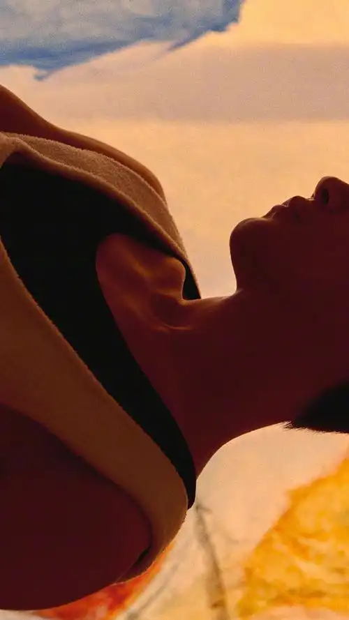 易烊千玺嘉人五月刊封面##易烊千玺新专辑刘艳芬