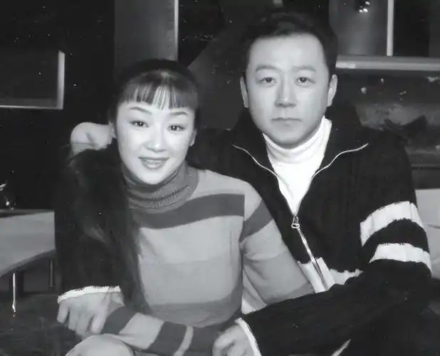 演员郭涛:娶重庆美女李燃,婚后儿女双全,如今生活幸福美满