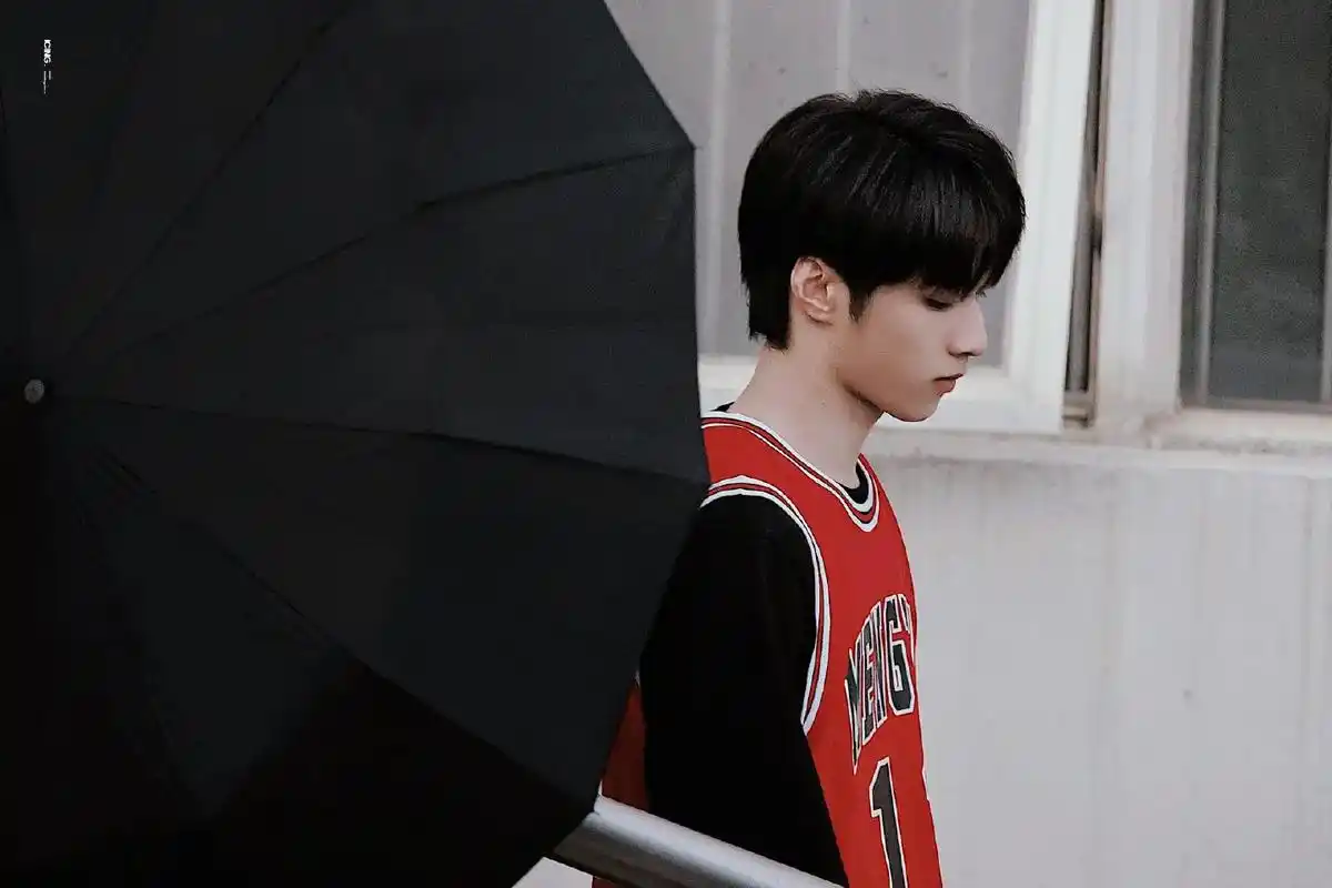 刘耀文 #萌探探探案第二季 #少年感  真的被帅晕了 侧脸 - 抖音