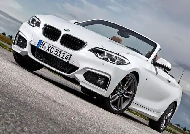 30万就能买到的四座敞篷车,四缸机,配8at,还是宝马