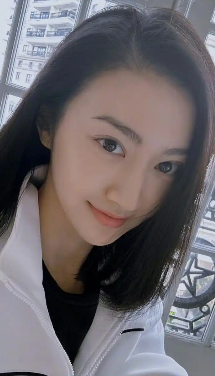 景甜素颜自拍照#会拍就多拍点.[good]