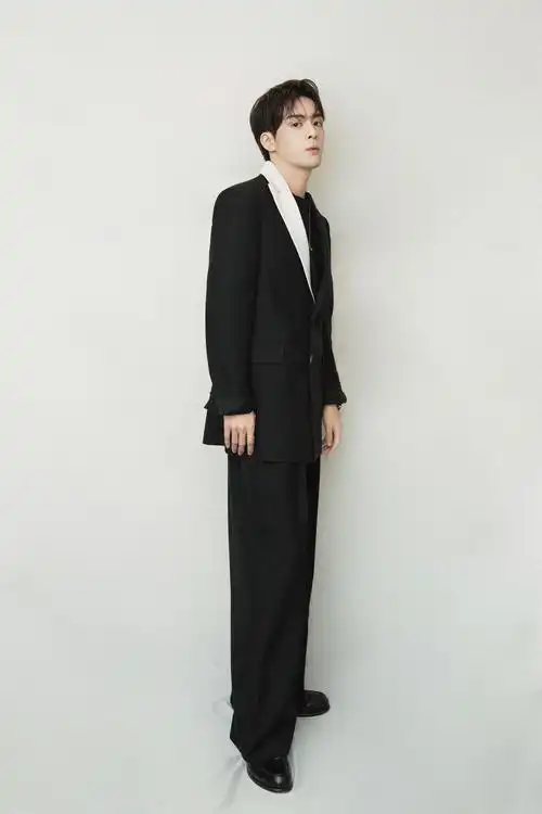 曾舜晞出席品牌活动魅力互动引尖叫