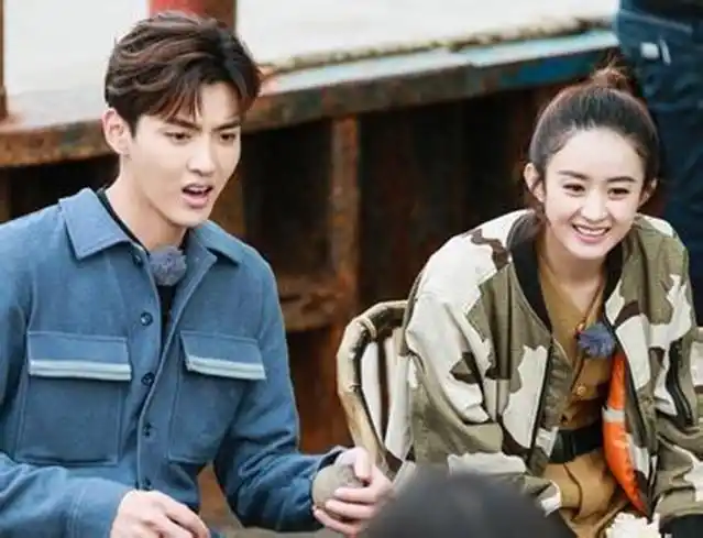 吴亦凡为赵丽颖挡采访