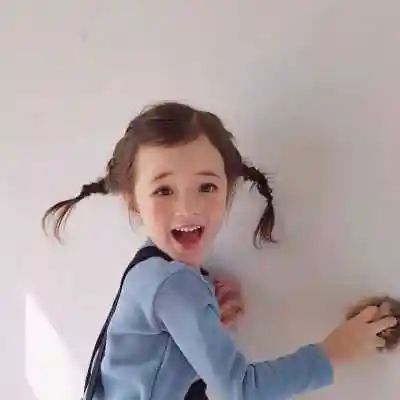 微信头像小女孩可爱带字卡通系 自然长发女生外国可爱小孩头像 爱欧美