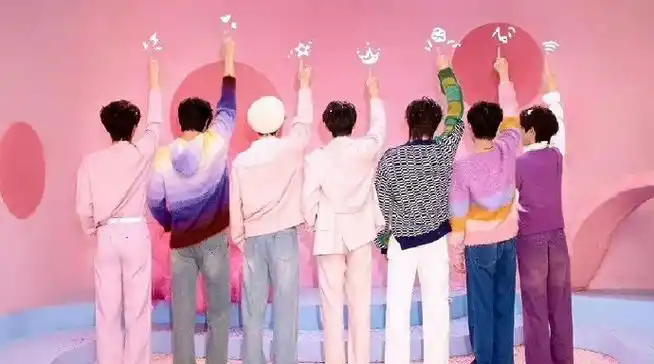 时代少年团#时代少年团背影比耶合集96709915四年时间.