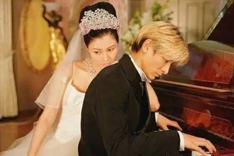 难怪刘德华不愿意晒老婆,看到婚纱照后,网友:要我也不晒_朱丽倩_刘