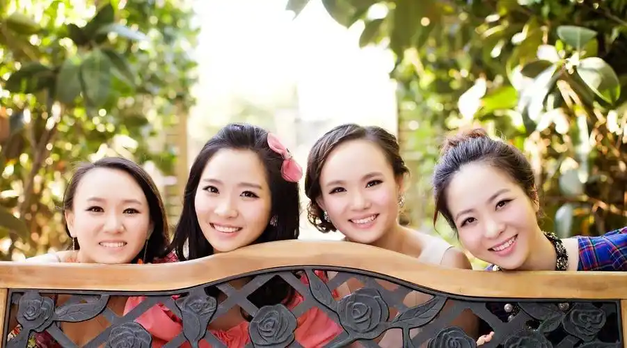 怎样拍摄五人以上闺蜜照