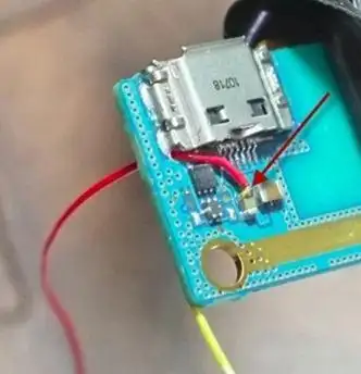 正负极接到 palm pre 的后壳上,把后壳贴近点金石,试试能否充电