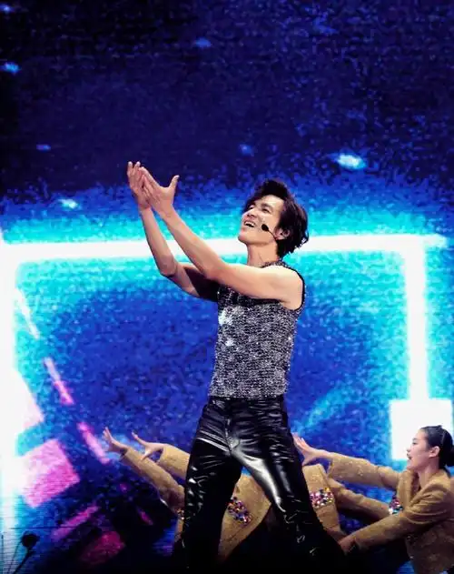 钟汉良手臂肌肉##这竟然是钟汉良的身材