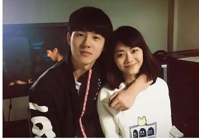 但刘昊然在剧中的表现也是可圈可点,刘昊然在黄晓明,佟丽娅,梅婷等老