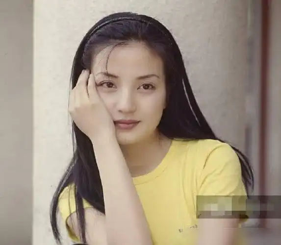 赵薇年轻时有多撩人当她18岁旧照被扒后网友黄晓明眼光真毒