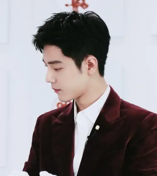 肖战##肖战红丝绒西装造型